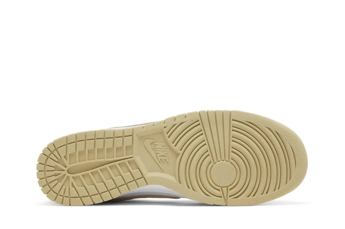 Nike Dunk Low Team Gold Dourado